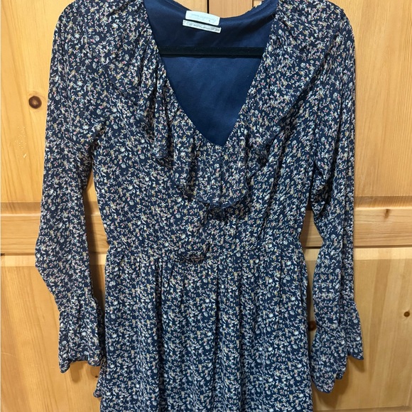 Urban Outfitters Dresses & Skirts - Urban Outfitters blue floral tiered, V-neck, long sleeved, mini dress size small